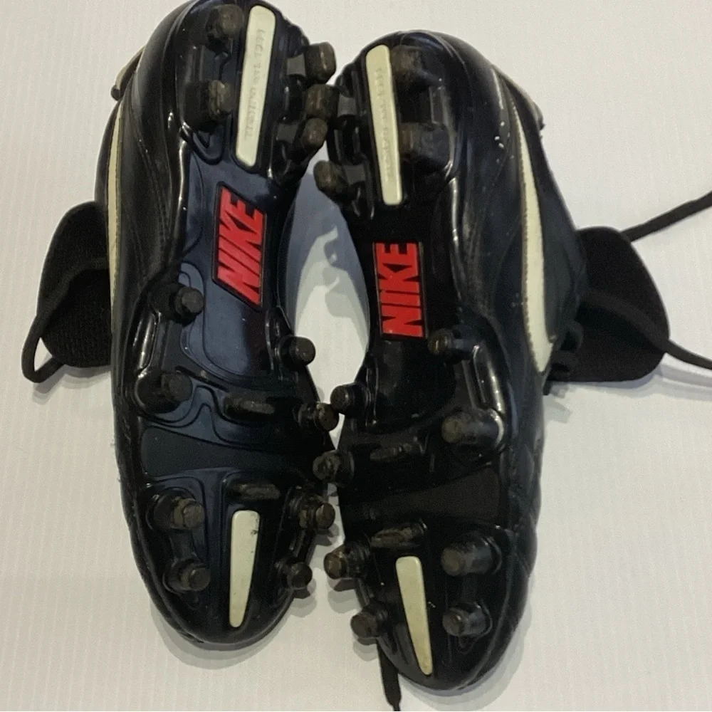Nike Tiempo Legend lll FG Size 7.5 US Woman’s Black Soccer Cleats 385397-016 - Picture 10 of 11
